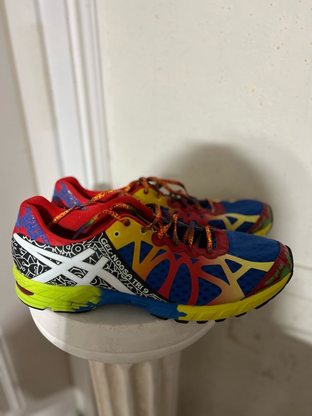 ASICS MEN’S Blue Red Yellow Multicolor Gel-Noosa Tri Sneakers